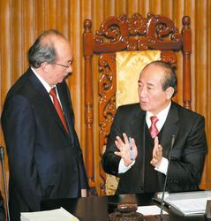 ����ƽ�����h�����V�T�г�����Q���h��ϵ�y��֪��