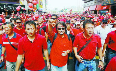 施明德(中)早年曾發動聲勢浩大的倒扁運動 施明德(中)早年曾發動聲勢浩大的倒扁運動