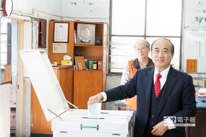 “立法院長”王金平今早回家鄉,為國民黨黨主席改選投票 “立法院長”王金平今早回家鄉,為國民黨黨主席改選投票