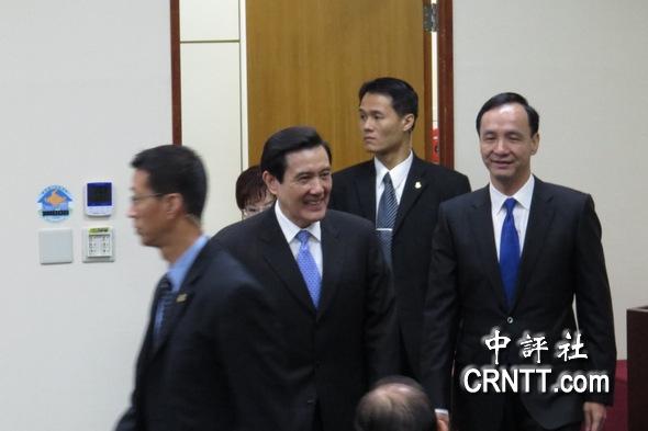 馬英九與朱立倫進入會場。 馬英九與朱立倫進入會場。