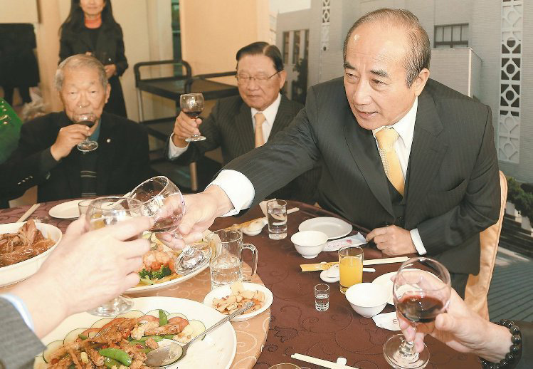 王金平被120位卸任“立委”勸進(jìn) 回應(yīng):現(xiàn)在不談這些問題 王金平被120位卸任“立委”勸進(jìn) 回應(yīng):現(xiàn)在不談這些問題