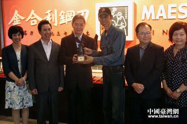 國臺辦主任張志軍一行24日下午參訪金門金合利鋼刀廠 國臺辦主任張志軍一行24日下午參訪金門金合利鋼刀廠