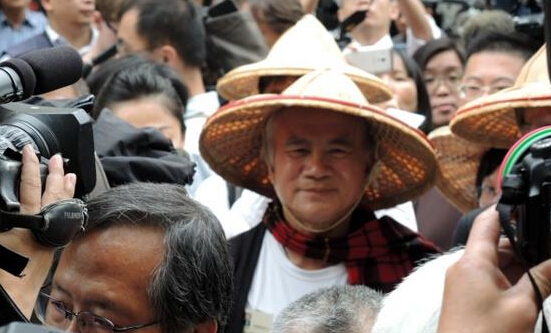 民進黨前主席向被驅趕中時記者道歉:請她原諒我。(網絡圖) 民進黨前主席向被驅趕中時記者道歉:請她原諒我。(網絡圖)