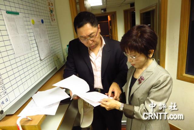 �����������������U����Ҋ���D��