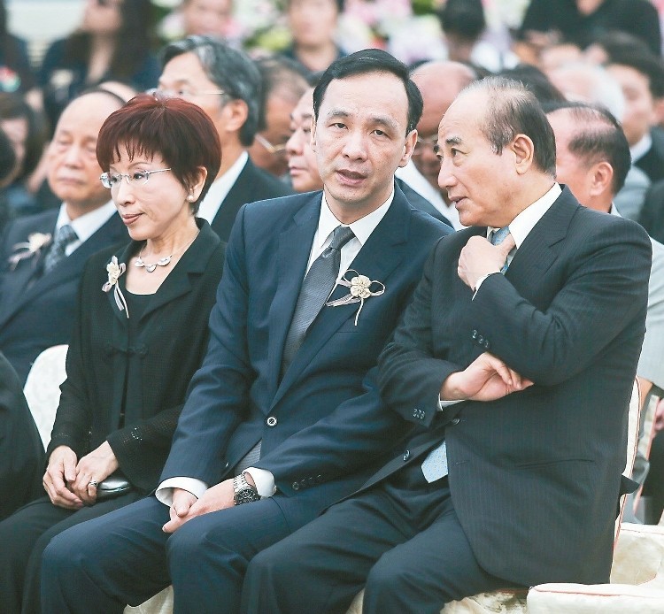 �RӢ���k�����Y�������Ե�ĸ�H�����e�й��������������У���������ƽ�c������֮�g���������˻����l��