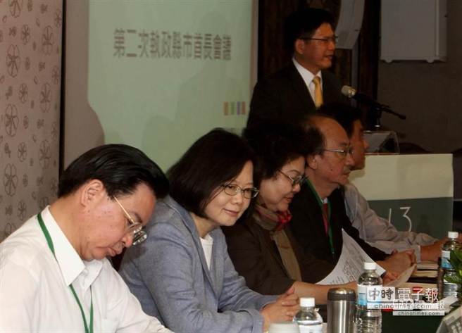 蔡英文要高雄2016選票破百萬 陳菊:嚇出一身冷汗 蔡英文要高雄2016選票破百萬 陳菊:嚇出一身冷汗