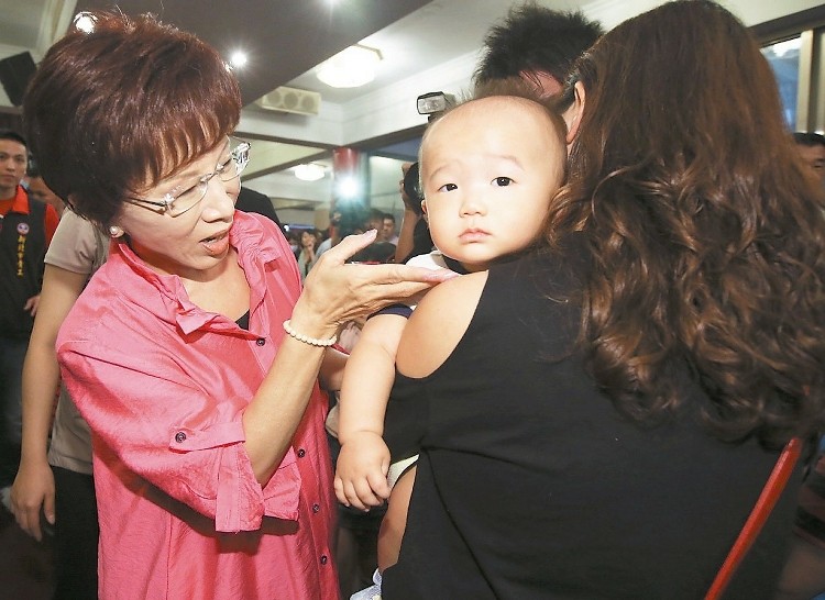 升級成中心了果然就是不一樣,看來不光對自己,對別人要求也高 升級成中心了果然就是不一樣,看來不光對自己,對別人要求也高