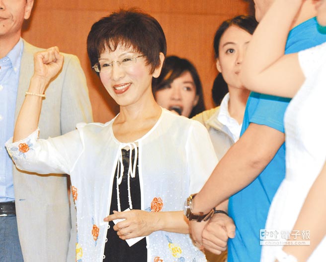 洪秀柱回應藍營“出走潮”:放心,慢慢看吧 洪秀柱回應藍營“出走潮”:放心,慢慢看吧