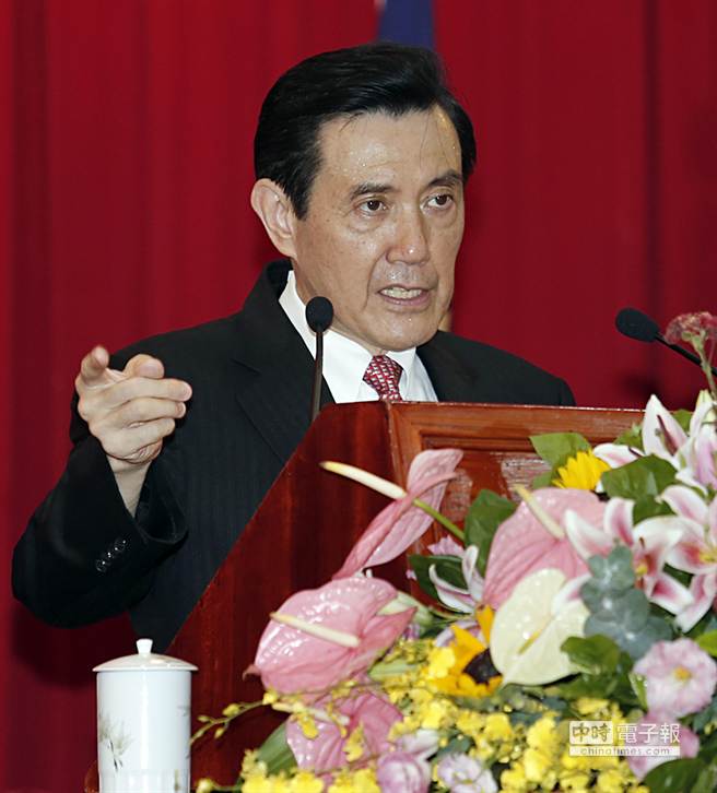 蔡英文拿香跟拜維持現狀 馬反問:能不能主張不獨?(中時電子報圖) 蔡英文拿香跟拜維持現狀 馬反問:能不能主張不獨?(中時電子報圖)