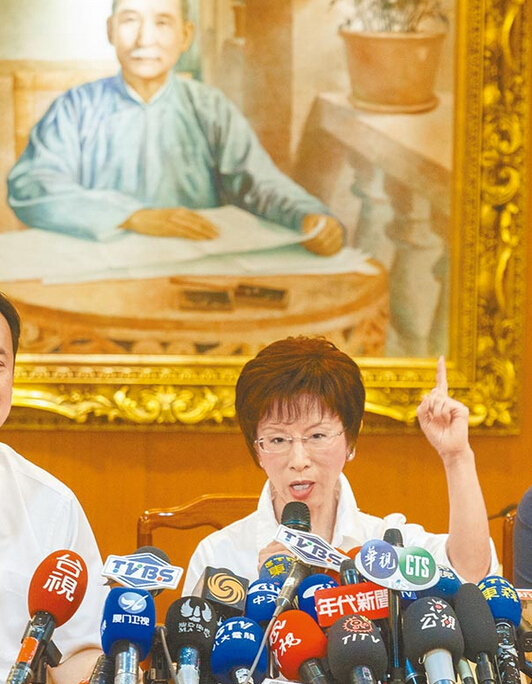 洪秀柱坦蕩面對(duì)罹癌爆料,選舉操弄成就抗癌英雄。(中時(shí)電子報(bào)圖) 洪秀柱坦蕩面對(duì)罹癌爆料,選舉操弄成就抗癌英雄。(中時(shí)電子報(bào)圖)