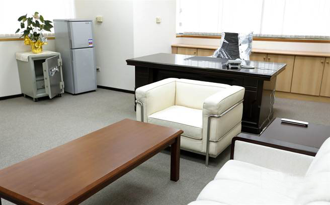 洪秀柱未來辦公的空間,左上角有一個保險箱 洪秀柱未來辦公的空間,左上角有一個保險箱