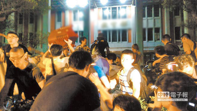 臺灣民調:58.9%受訪民眾反對反課綱學生激烈行為 臺灣民調:58.9%受訪民眾反對反課綱學生激烈行為