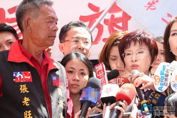 陳菊坐鎮(zhèn)蔡英文陣營 洪秀柱:朱立倫不會輸給任何人 陳菊坐鎮(zhèn)蔡英文陣營 洪秀柱:朱立倫不會輸給任何人