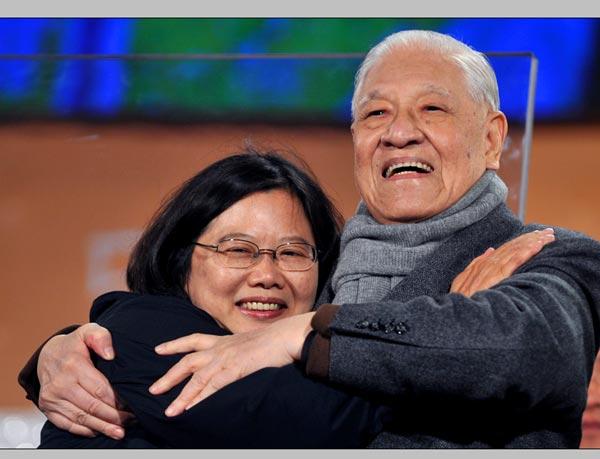 李登輝昔日曾抱病為蔡英文上臺催票 李登輝昔日曾抱病為蔡英文上臺催票