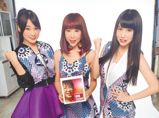 洪秀柱選舉大玩“火辣創(chuàng)意” 將推辣椒筆、辣椒項(xiàng)鏈等 洪秀柱選舉大玩“火辣創(chuàng)意” 將推辣椒筆、辣椒項(xiàng)鏈等