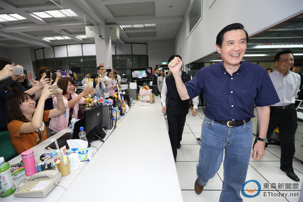 �RӢ�����LՄ�����o�Y֙�R��ȻЦ�����崺�L���؛Q