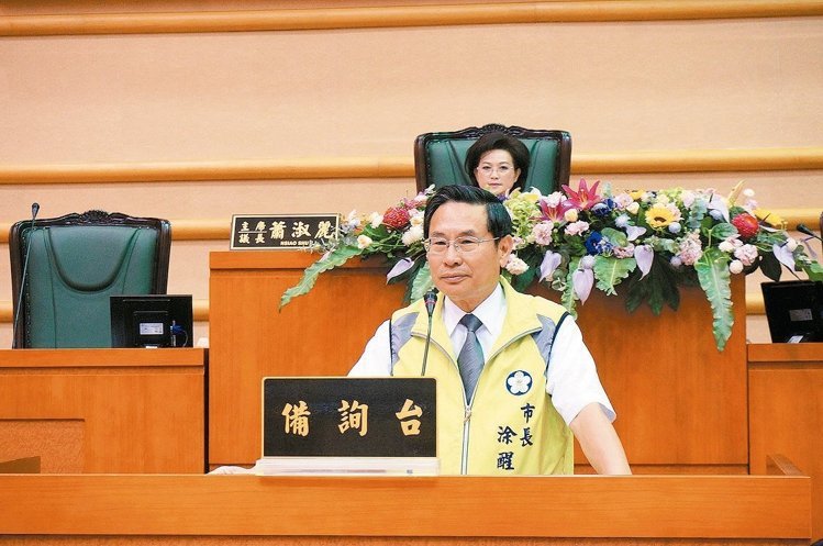 嘉義市長施政無感挨轟 涂醒哲反辯:不重小恩小惠 嘉義市長施政無感挨轟 涂醒哲反辯:不重小恩小惠