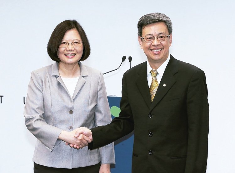 ��Ӣ���������� ��Ӣ���䡱��ʽ�y�����ࣨ�D��