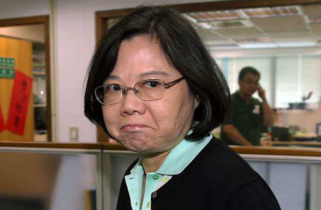 蔡英文政見未見“跳票”承諾 學(xué)者批“不負(fù)責(zé)” 蔡英文政見未見“跳票”承諾 學(xué)者批“不負(fù)責(zé)”