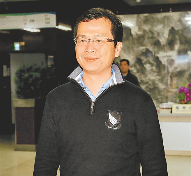 羅智強(qiáng)怒嗆蔡英文:敢動(dòng)"國(guó)父"就跟你沒(méi)完沒(méi)了! 羅智強(qiáng)怒嗆蔡英文:敢動(dòng)"國(guó)父"就跟你沒(méi)完沒(méi)了!