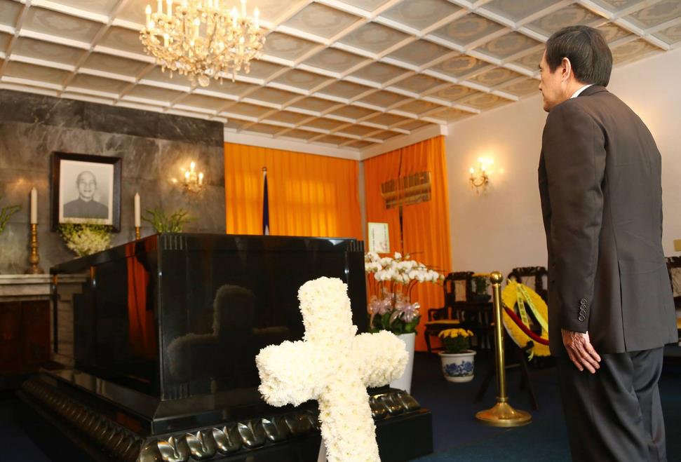 馬英九在桃園慈湖祭拜蔣介石 馬英九在桃園慈湖祭拜蔣介石