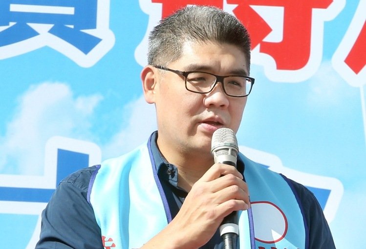 被爆耍特權延誤班機 連勝文怒斥報道不實 被爆耍特權延誤班機 連勝文怒斥報道不實