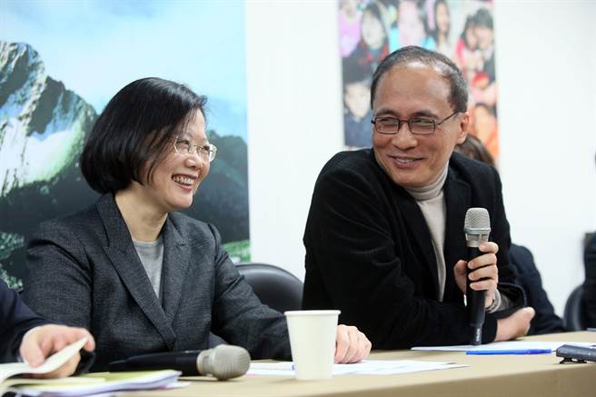 民進(jìn)黨即將執(zhí)政 “準(zhǔn)內(nèi)閣”猛捅婁子凸顯人才困境 民進(jìn)黨即將執(zhí)政 “準(zhǔn)內(nèi)閣”猛捅婁子凸顯人才困境