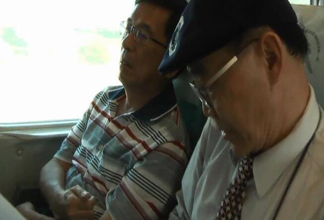 臺媒爆陳水扁手抖有玄機,鏡頭開拍就開抖。(圖片來源:臺灣《聯合新聞網》) 臺媒爆陳水扁手抖有玄機,鏡頭開拍就開抖。(圖片來源:臺灣《聯合新聞網》)