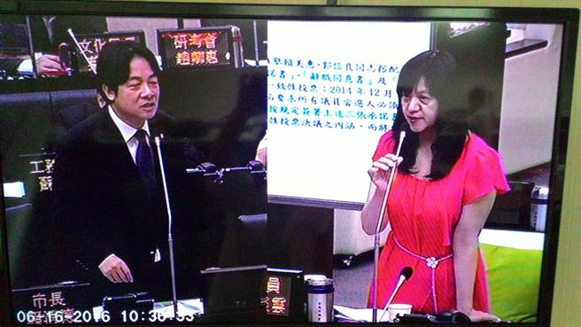 曾王雅云不甘心被民進黨開除黨籍,16日在臺南市議會總質(zhì)詢上要求賴清德說公道話,反遭賴清德諷刺 曾王雅云不甘心被民進黨開除黨籍,16日在臺南市議會總質(zhì)詢上要求賴清德說公道話,反遭賴清德諷刺