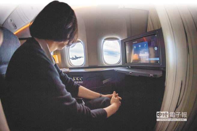 蔡英文出訪專機(jī)驚傳有炸彈 華航空少說明原委 蔡英文出訪專機(jī)驚傳有炸彈 華航空少說明原委