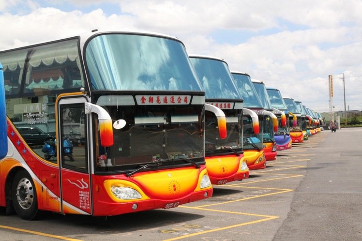 臺觀光業(yè)者憂心飛彈“誤射”讓生意雪上加霜 臺觀光業(yè)者憂心飛彈“誤射”讓生意雪上加霜