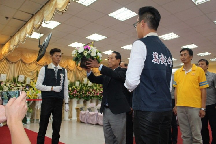 �γ�褞�ꑿ͈F��y������ �Q�z���֑M��