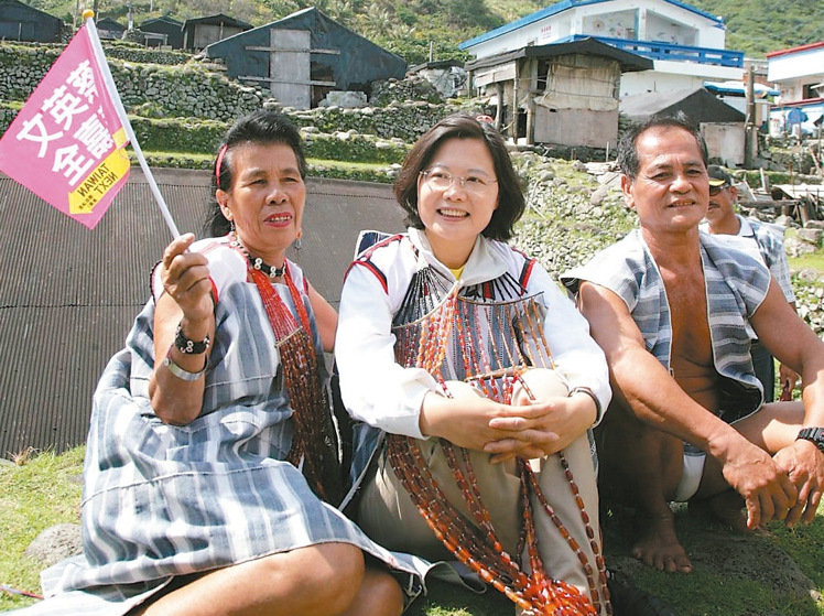 ��Ӣ�Ľ��죨15�գ����H���m�Z���ؑ��ˏU���}���D��2011��10�£���ǰ���m�Z���^�ˏU���A������������y����c�ٔ������Ӱ