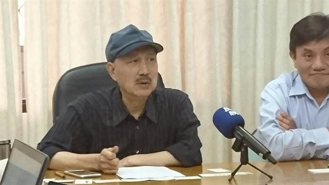 綠營人士談蔡民調直落:最擔心"內閣"講話不用大腦 綠營人士談蔡民調直落:最擔心"內閣"講話不用大腦