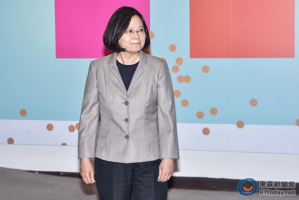 新當局上臺天災不斷 李富城嗆蔡英文:沒手稿不會講話 新當局上臺天災不斷 李富城嗆蔡英文:沒手稿不會講話