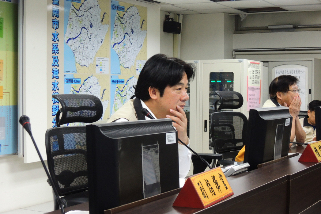 兩次臺風(fēng)各放半天假 網(wǎng)友諷賴清德:終于湊一天了 兩次臺風(fēng)各放半天假 網(wǎng)友諷賴清德:終于湊一天了