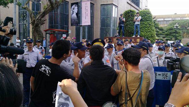 蔡英文指勞團脫序 蔡正元:豪宅千金看不見勞工憤怒 蔡英文指勞團脫序 蔡正元:豪宅千金看不見勞工憤怒