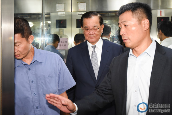 馬連吳朱洪決定捐款及募捐 協(xié)助國(guó)民黨共渡難關(guān) 馬連吳朱洪決定捐款及募捐 協(xié)助國(guó)民黨共渡難關(guān)