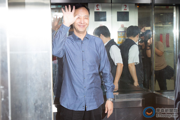 馬連吳朱洪決定捐款及募捐 協(xié)助國(guó)民黨共渡難關(guān) 馬連吳朱洪決定捐款及募捐 協(xié)助國(guó)民黨共渡難關(guān)