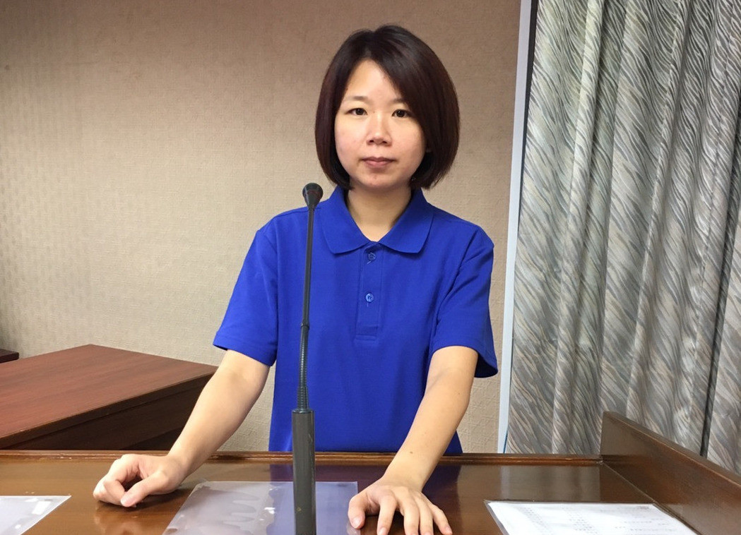 國民黨“立委”林麗蟬表示,蔡英文愿意回應(yīng)她的陸生納保訴求,是一件好事。 國民黨“立委”林麗蟬表示,蔡英文愿意回應(yīng)她的陸生納保訴求,是一件好事。