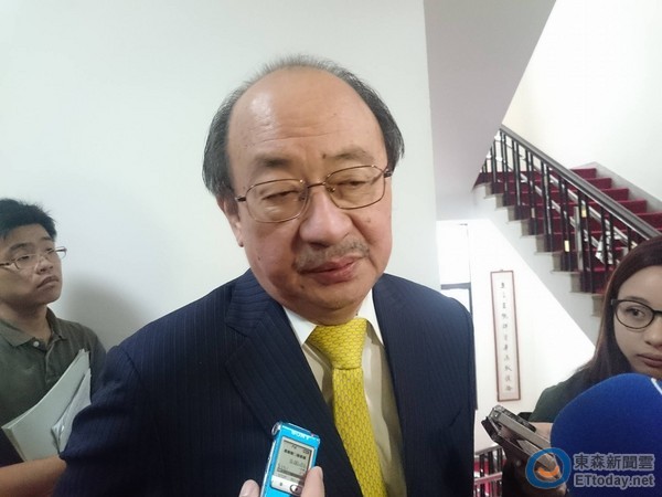 藍(lán)綠溝通不找自己"時(shí)力"怒了! 民進(jìn)黨反嗆:時(shí)代笑話(huà) 藍(lán)綠溝通不找自己"時(shí)力"怒了! 民進(jìn)黨反嗆:時(shí)代笑話(huà)