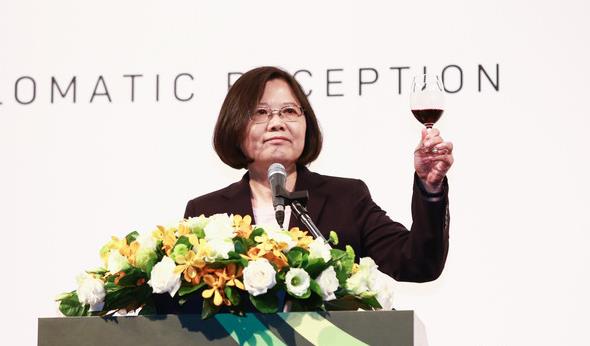 ��Ӣ��"����������"����"���X(qi��n)��"���і|�ρ���(d��ng)����