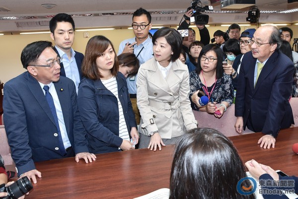 朝野黨團代表齊聚勘驗錄音錄像 朝野黨團代表齊聚勘驗錄音錄像