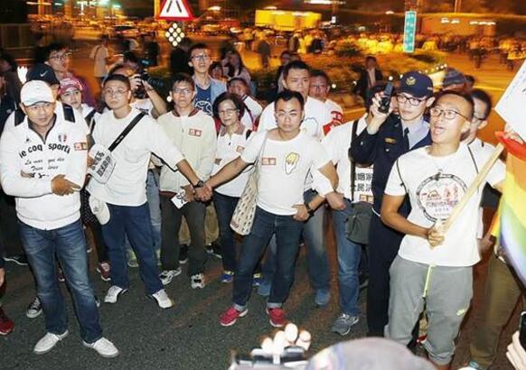 蔡英文惡劣操作“同婚”議題激發(fā)社會(huì)對(duì)立 遭輿論炮轟 蔡英文惡劣操作“同婚”議題激發(fā)社會(huì)對(duì)立 遭輿論炮轟