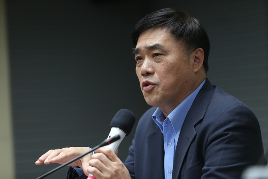 郝龍斌赴臺北力促反核聯(lián)署 呼吁投票讓民進黨低頭 郝龍斌赴臺北力促反核聯(lián)署 呼吁投票讓民進黨低頭