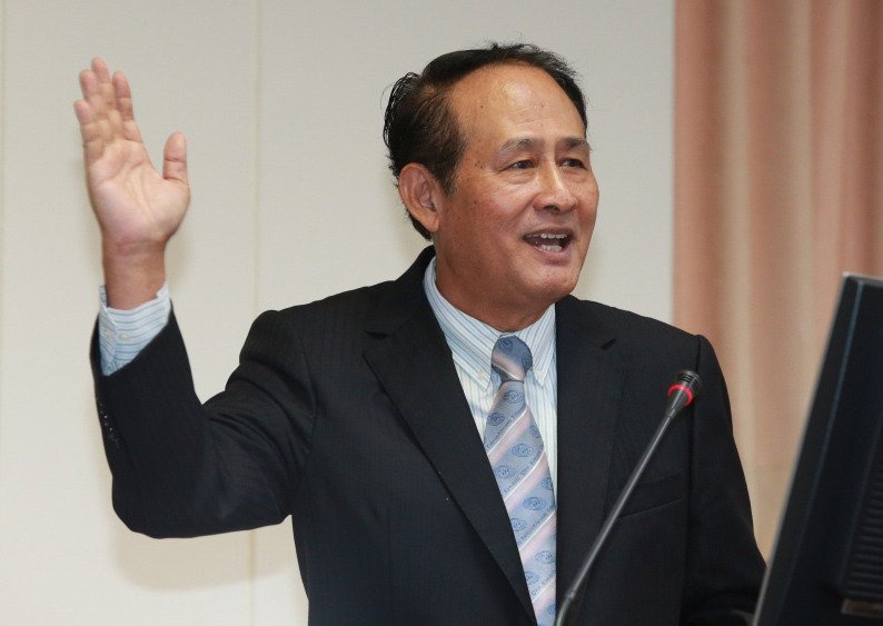 曹啟鴻與3女同住事件:5人申請入住 3親信全中獎 曹啟鴻與3女同住事件:5人申請入住 3親信全中獎