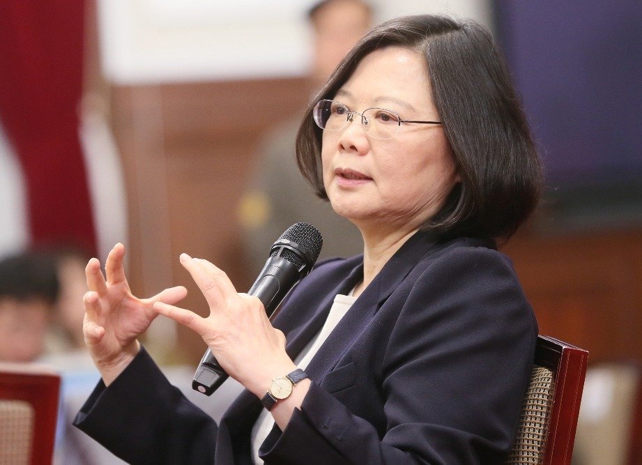 蔡英文民調(diào)離奇上升背后:爭(zhēng)議議題都給副手 蔡英文民調(diào)離奇上升背后:爭(zhēng)議議題都給副手