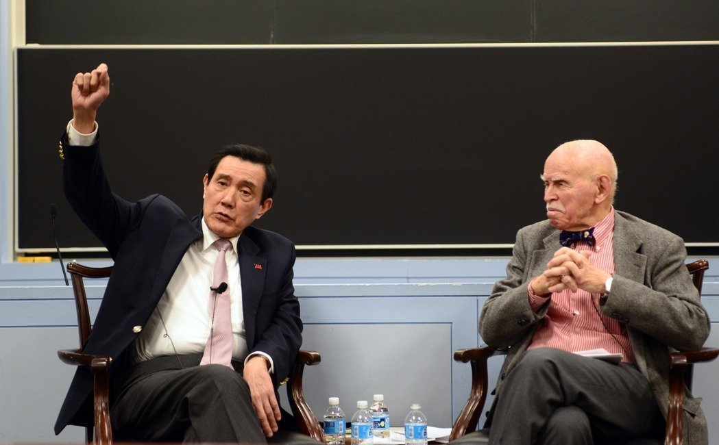 馬英九笑駁“賣臺說”:我只“出賣”臺灣水果 馬英九笑駁“賣臺說”:我只“出賣”臺灣水果