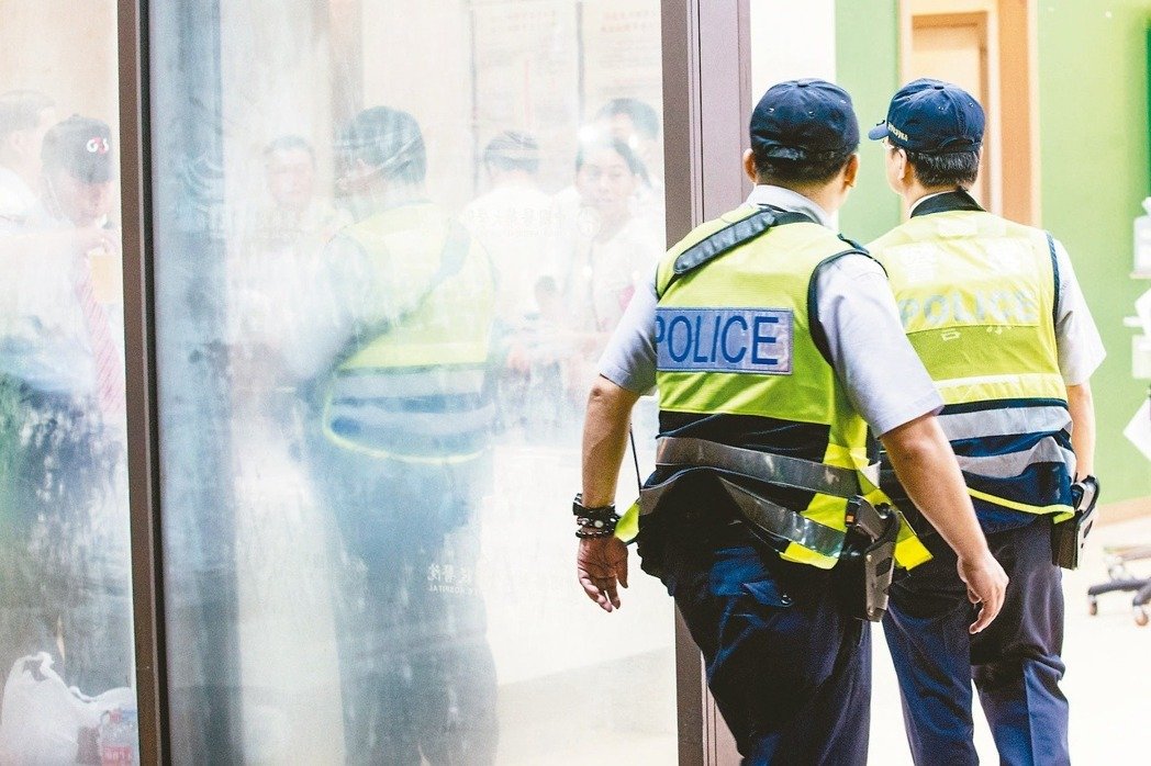 退休警察抗議“遍地開花” 臺灣又“戒嚴”了! 退休警察抗議“遍地開花” 臺灣又“戒嚴”了!