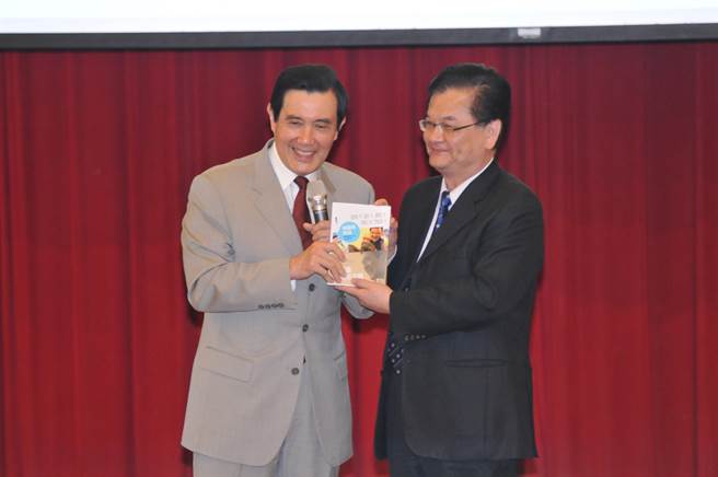 馬英九談兩岸服貿協議因"學運"中斷:臺灣自甘落后 馬英九談兩岸服貿協議因"學運"中斷:臺灣自甘落后